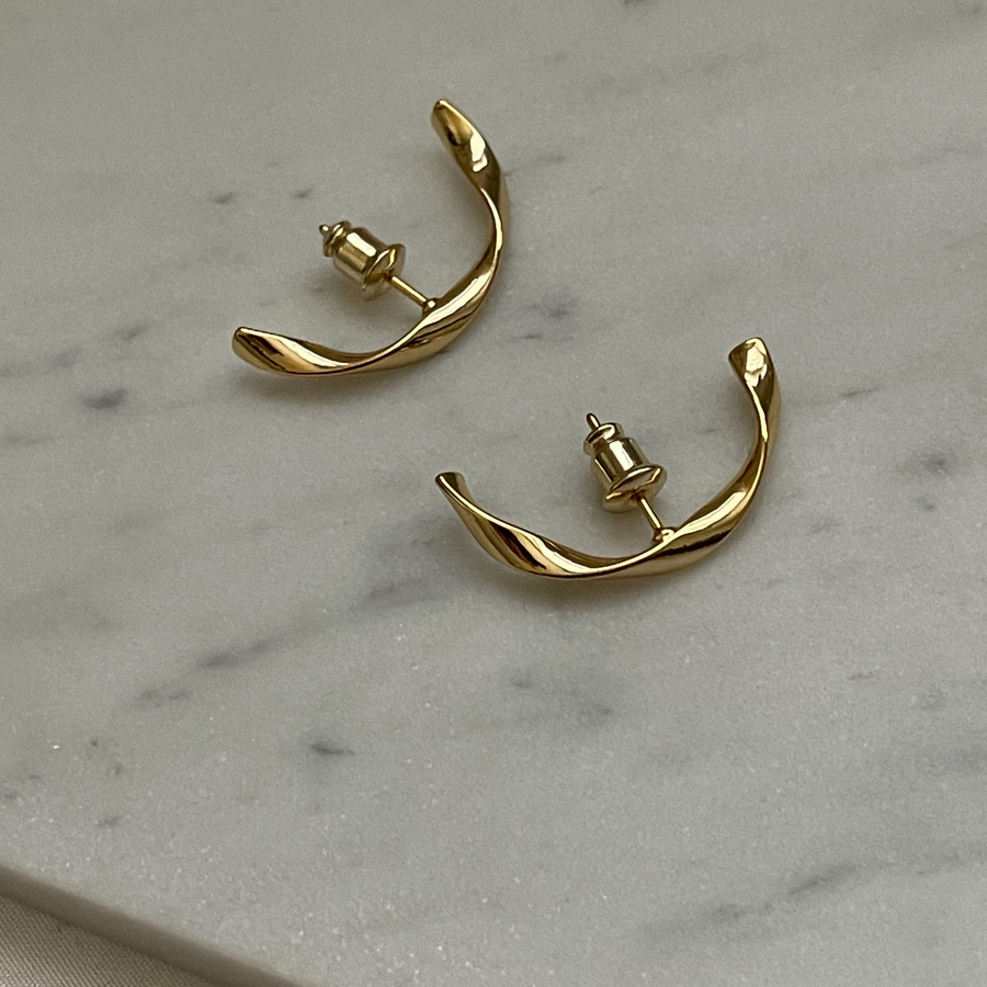 Sisanie Stud Earrings